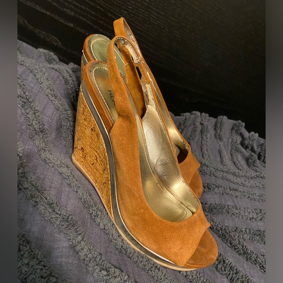 Kenneth Cole reaction Suede wedges Sz 7 - Picture 2 of 5